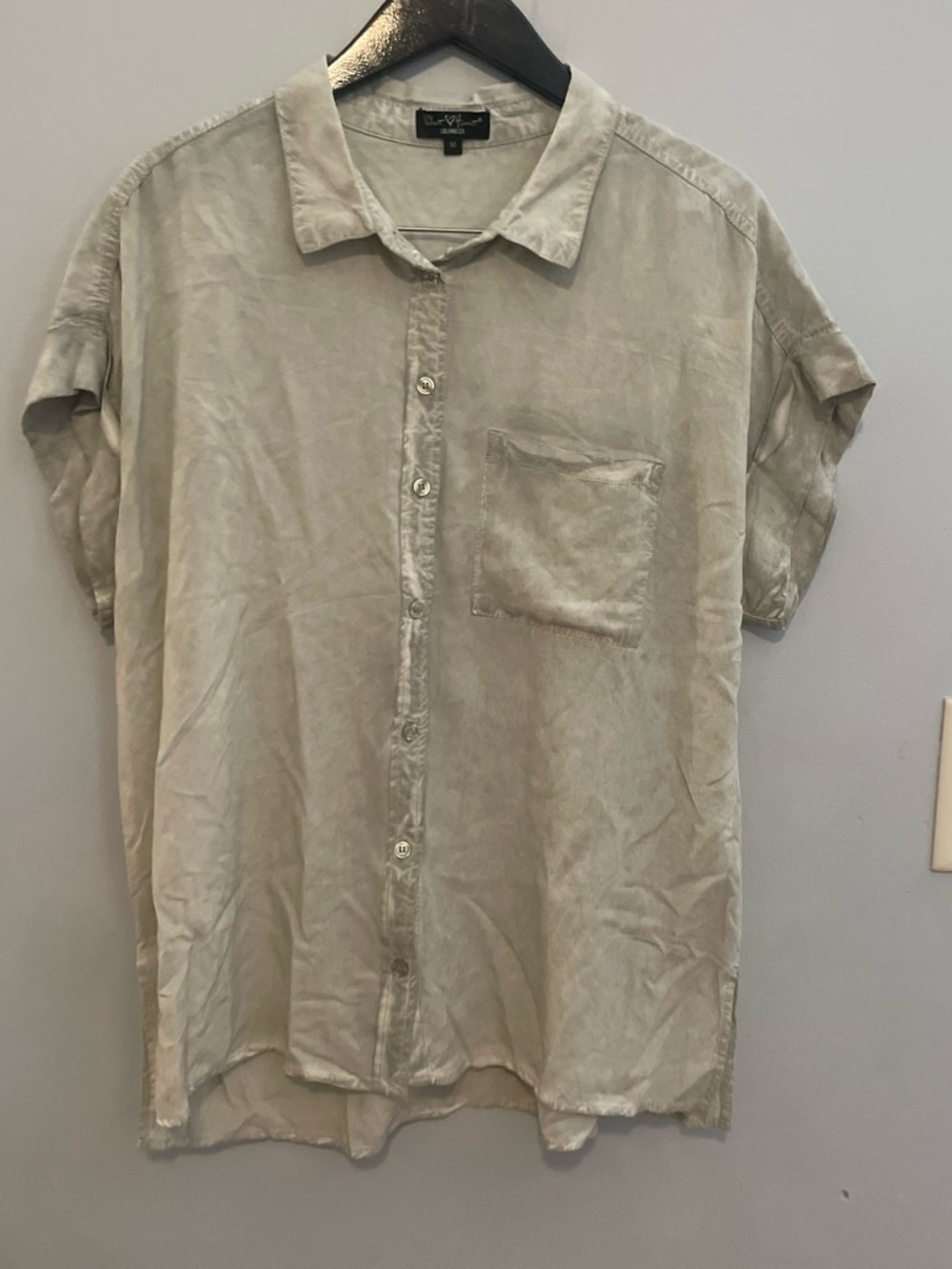 Velvet Heart Pale Gray Short Sleeve Button-Down Shirt